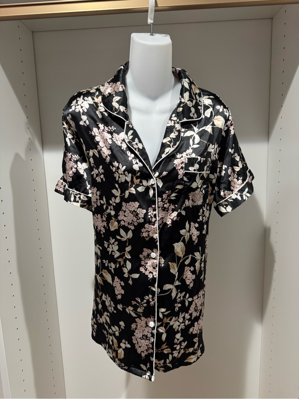 Black Floral Satin Short-Sleeve Button-Down Shirt